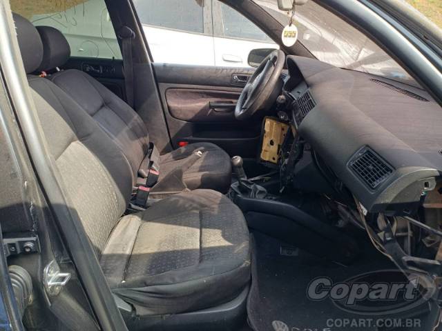 2002 VOLKSWAGEN GOLF 