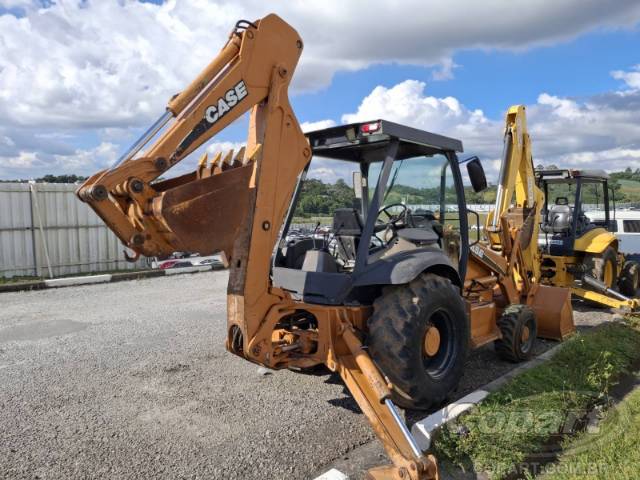 2010 CASE RETROESCAVADEIRA 580M 