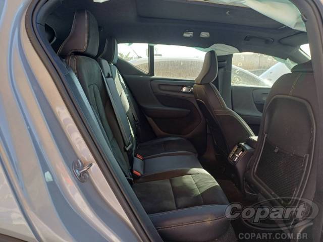 2024 VOLVO XC40 