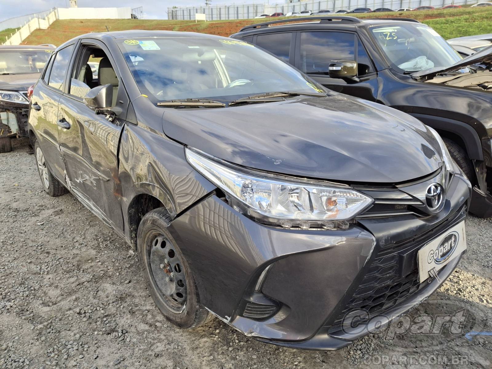 Veículo Toyota Yaris Toyota Yaris XL 1.5 16V Dual VVT-i 2023 Colisão Média Monta 2024 em leilão