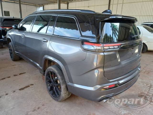 2025 JEEP COMMANDER 