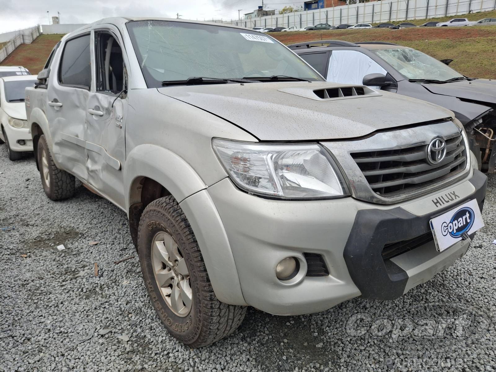 Toyota Hilux CD 2015 em leilão