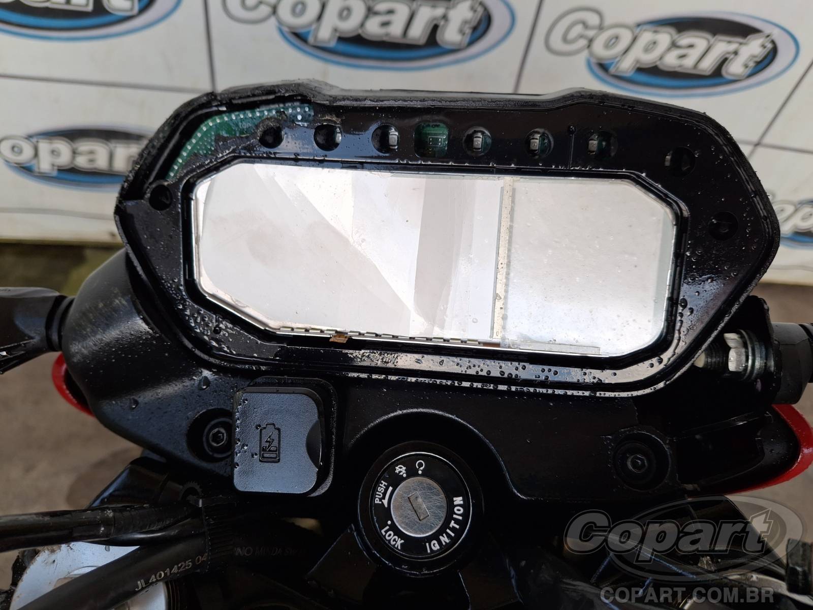 Foto 9 de 10: 2026 BAJAJ DOMINAR