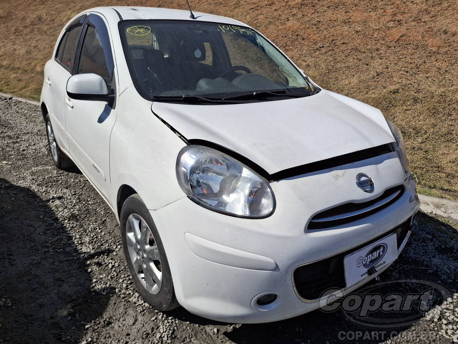 Veículo Nissan March Nissan March SV 1.6 16V 2014 Colisão 2014 em leilão