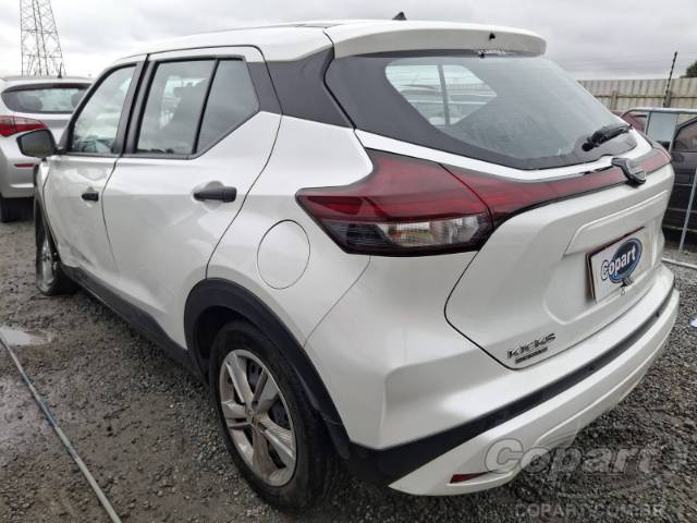 2025 NISSAN Kicks Play 