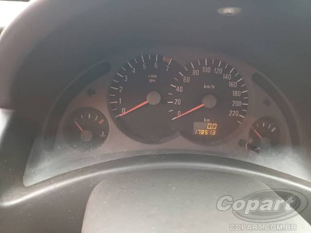 2005 CHEVROLET CORSA SEDAN 