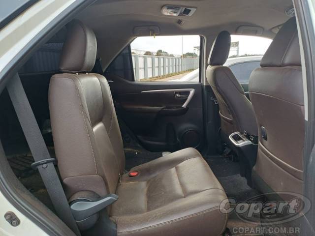 2017 TOYOTA HILUX SW4 