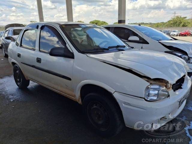 2001 CHEVROLET CORSA SEDAN 