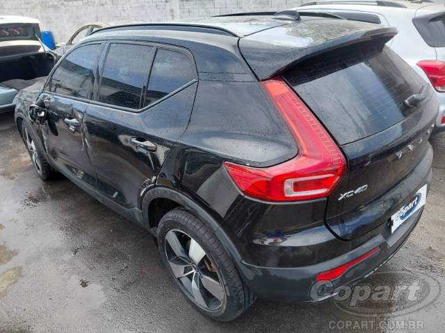 2022 VOLVO XC40 
