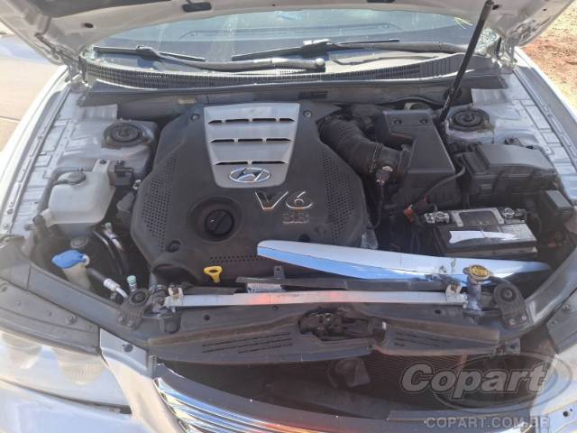 2010 HYUNDAI AZERA 