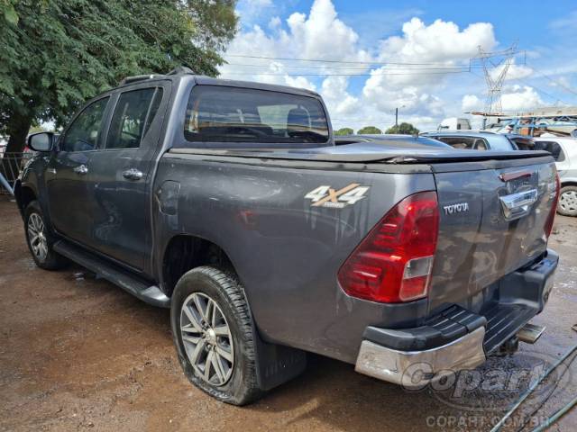 2017 TOYOTA HILUX CD 
