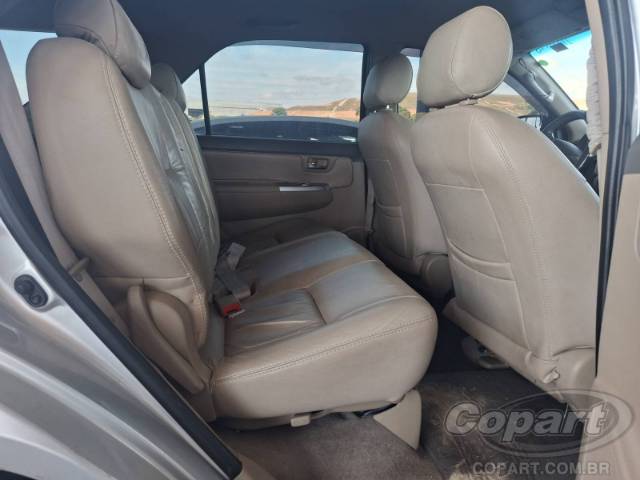 2013 TOYOTA HILUX SW4 