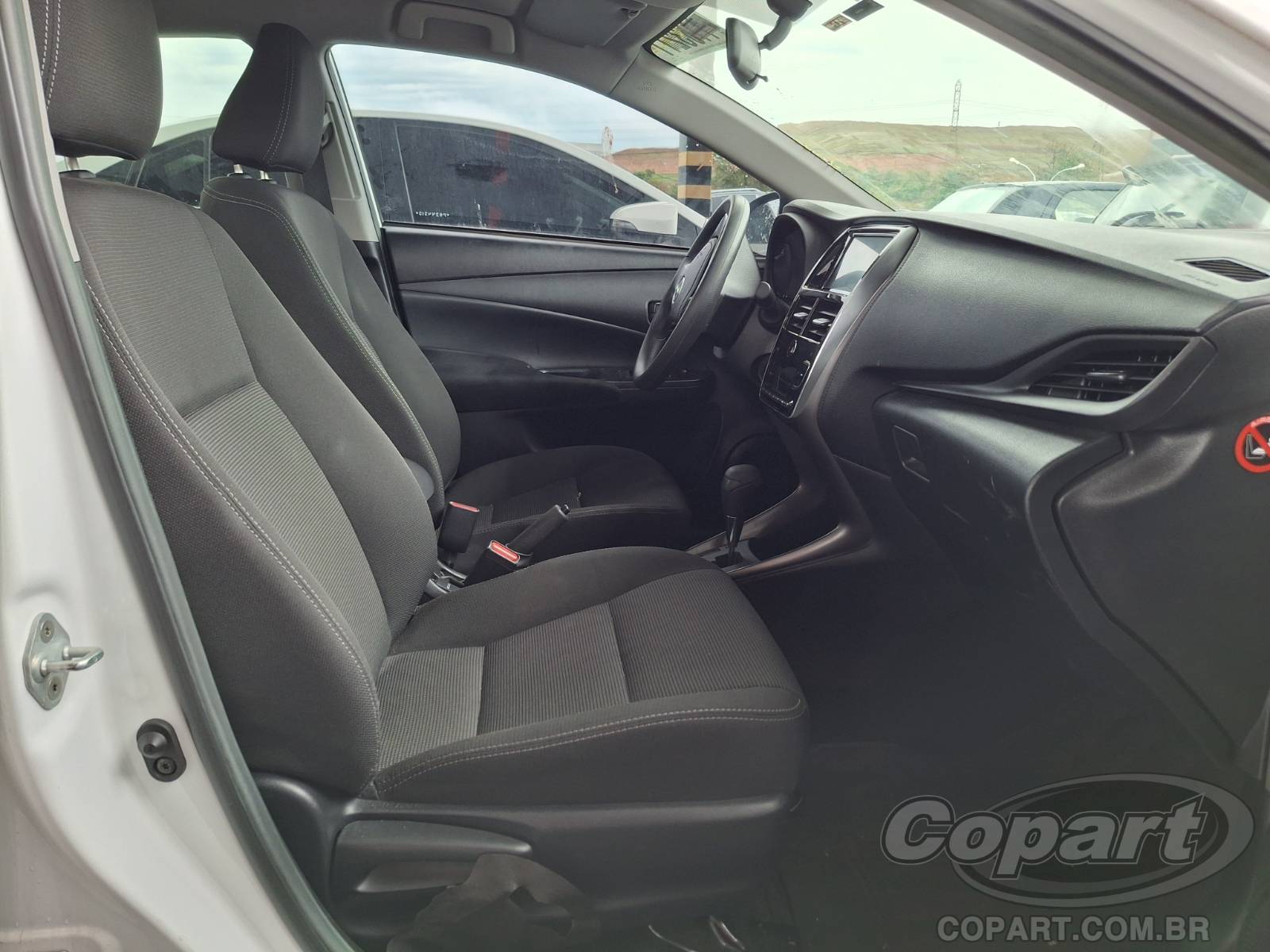 2023 TOYOTA YARIS SEDA — foto 5 de 10