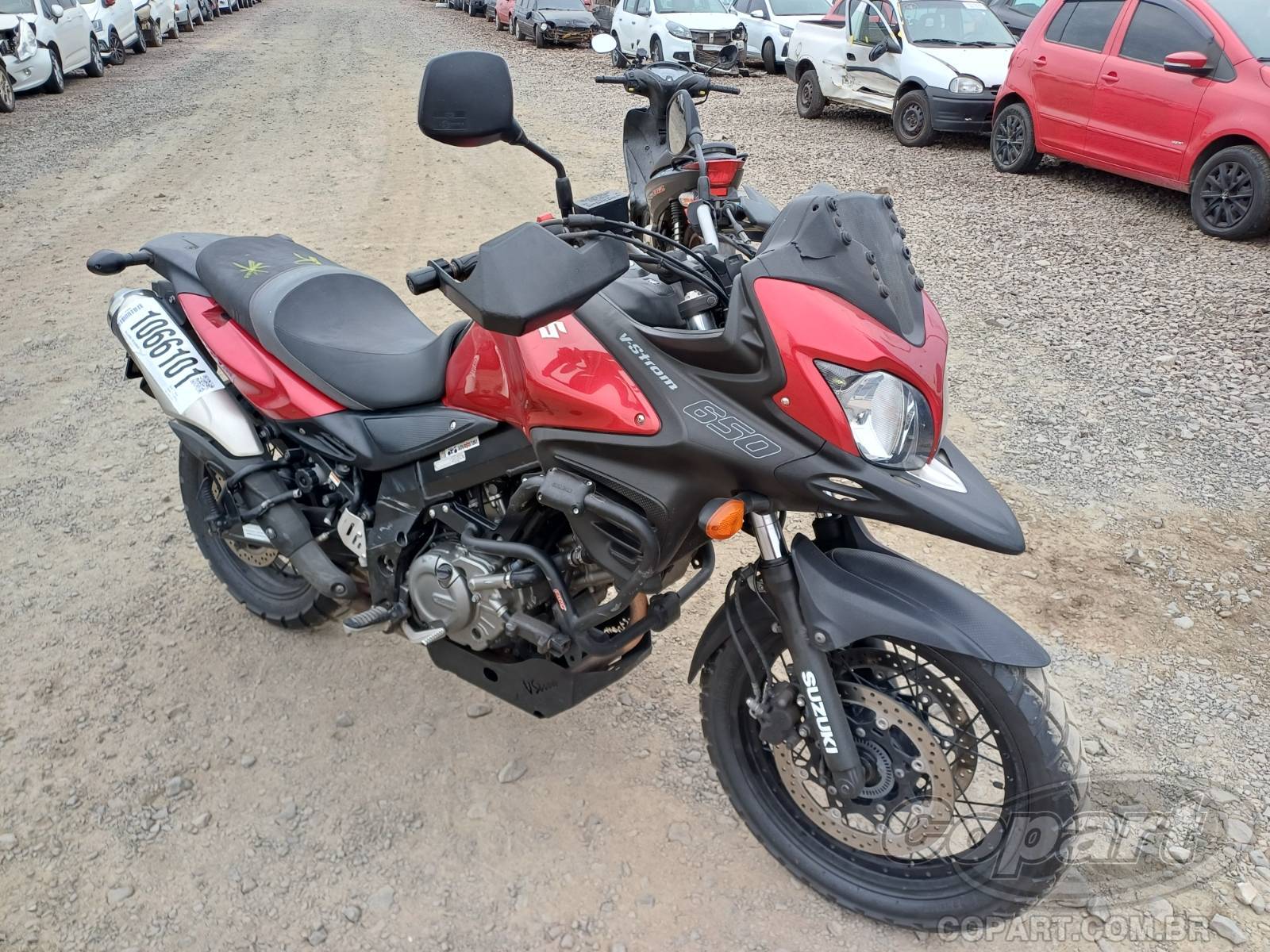 Veículo SUZUKI V-Strom 2015 SUZUKI V-STROM 650 XT ABS Gasolina 2016 em leilão