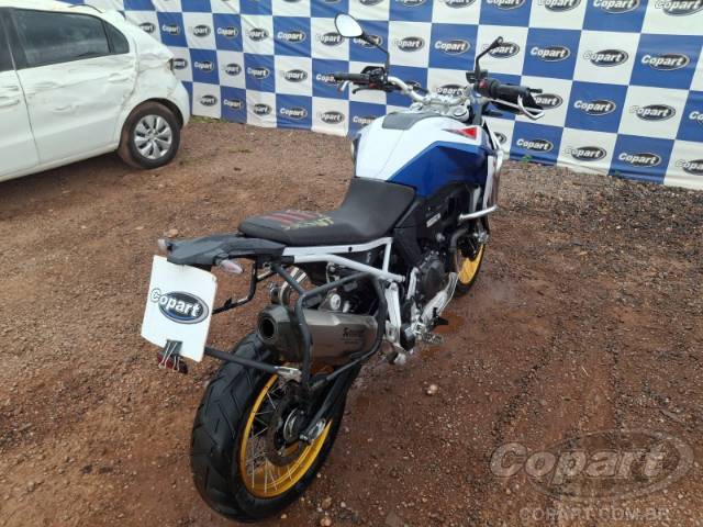 2025 BMW F 900 