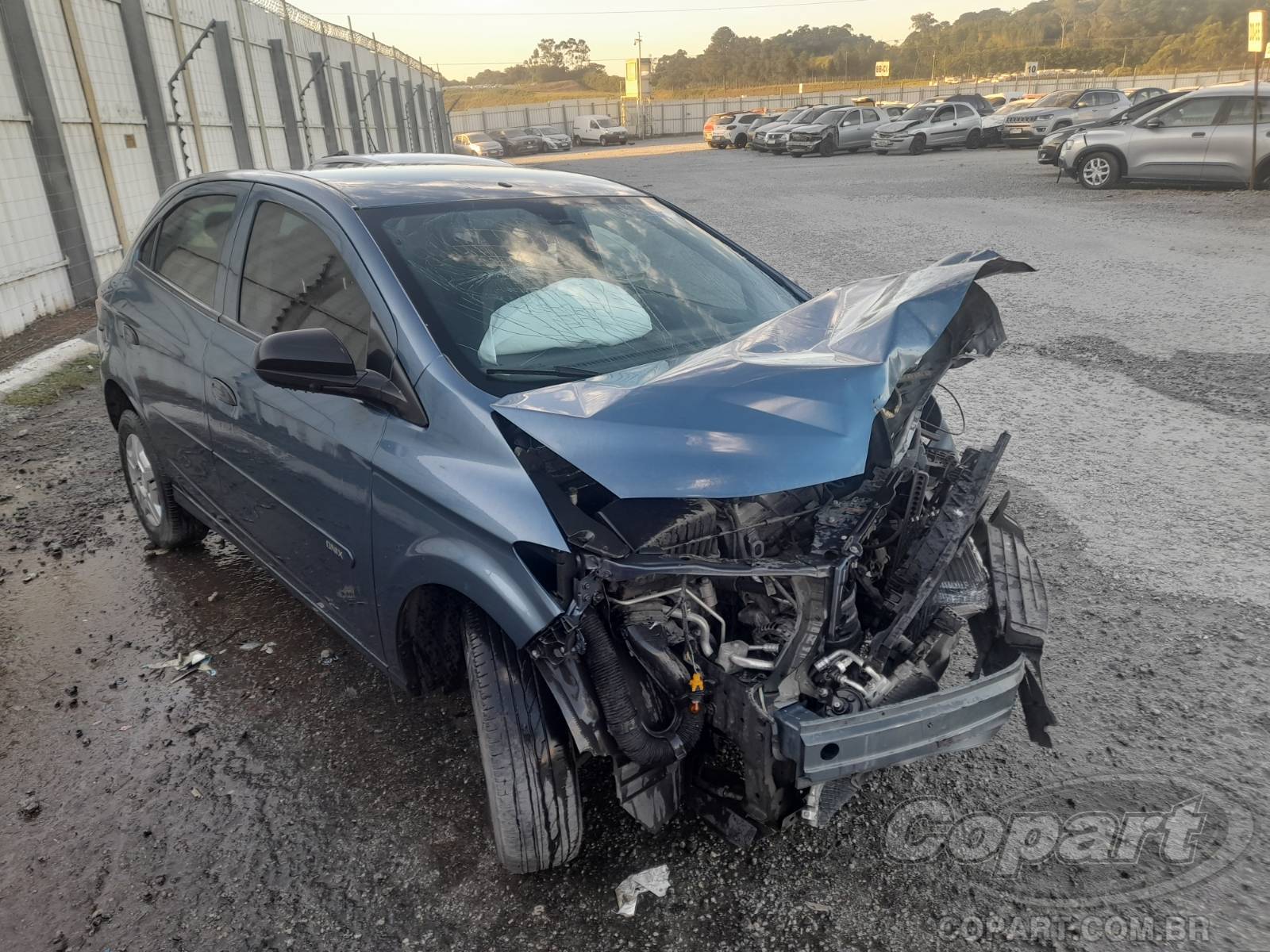 Chevrolet Onix LS 1.0 SPE 2016 Colisão Média Monta