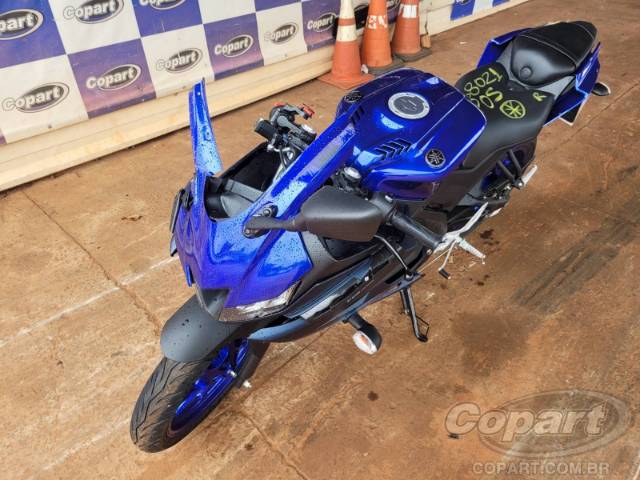 2025 YAMAHA YZF R15 