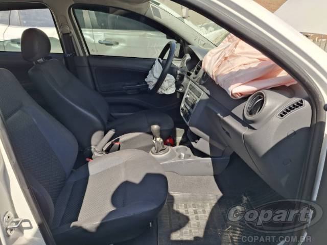 2016 VOLKSWAGEN VOYAGE 