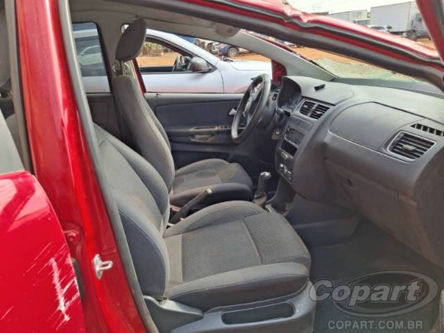 2011 VOLKSWAGEN FOX 