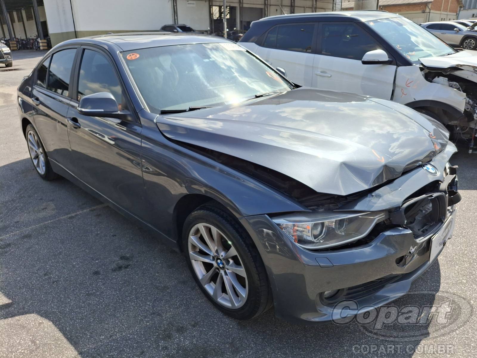 Veículo BMW Série 3 BMW Série 3 328i 2.0 16V Twin Turbo 2013 Colisão 2013 em leilão