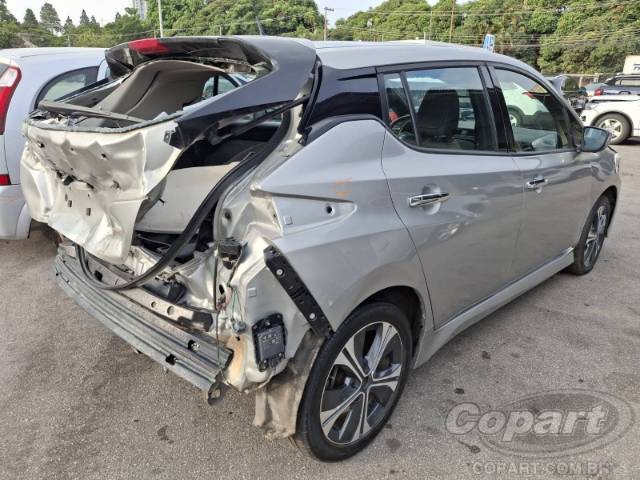 2022 NISSAN LEAF 