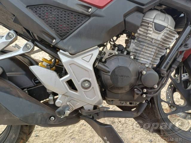 2025 HONDA CB 300F 