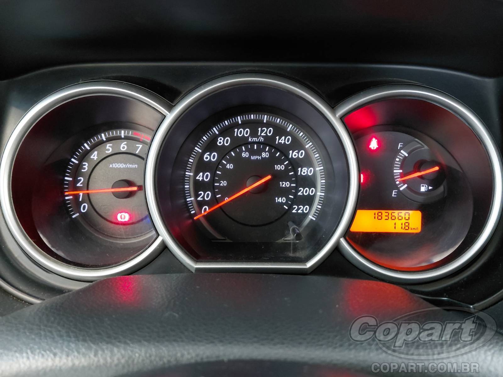 Foto 8 de 11: 2013 NISSAN TIIDA