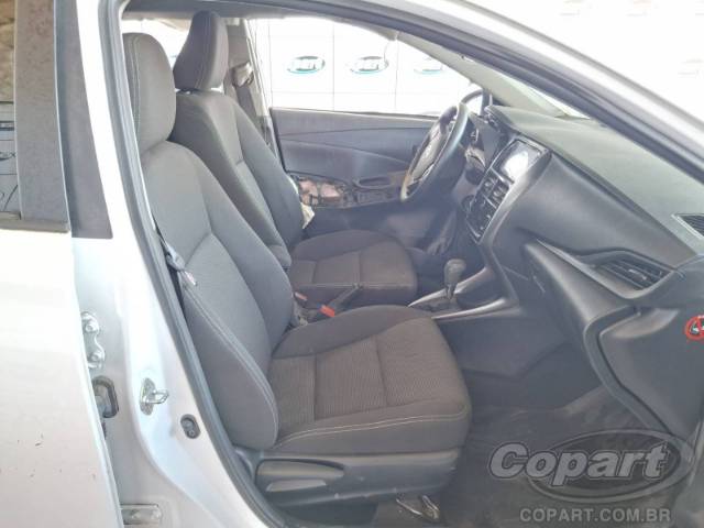 2025 TOYOTA YARIS SEDA 
