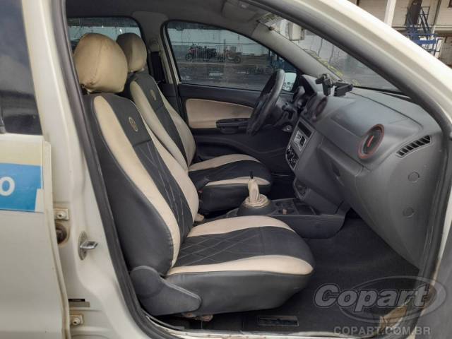 2016 VOLKSWAGEN VOYAGE 