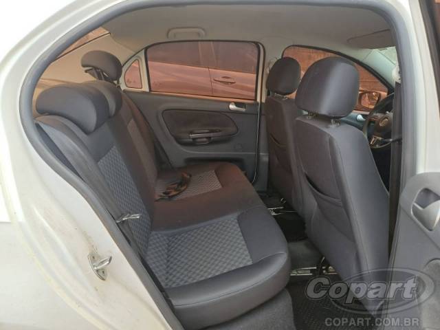 2015 VOLKSWAGEN VOYAGE 