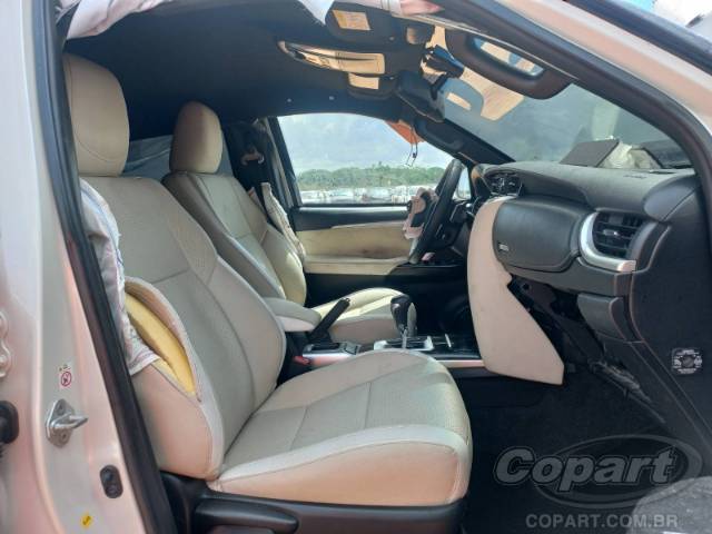 2017 TOYOTA HILUX SW4 