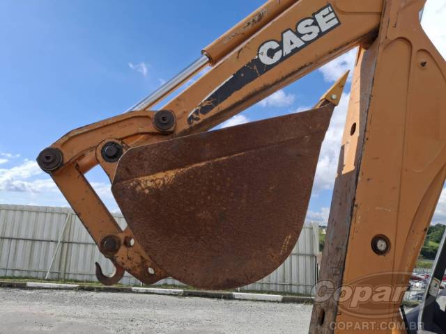 2010 CASE RETROESCAVADEIRA 580M 