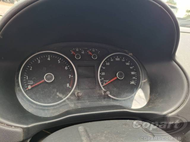 2015 VOLKSWAGEN VOYAGE 