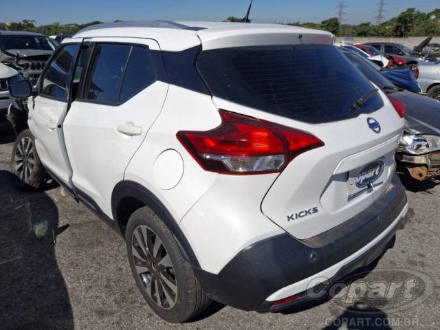 2017 NISSAN KICKS 
