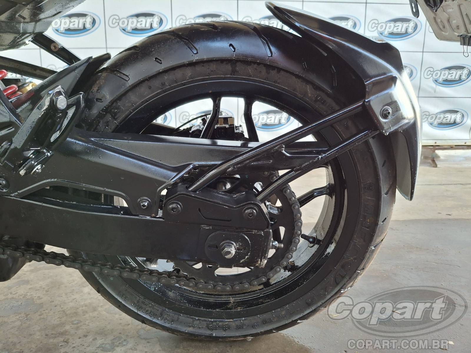 Foto 7 de 10: 2026 BAJAJ DOMINAR
