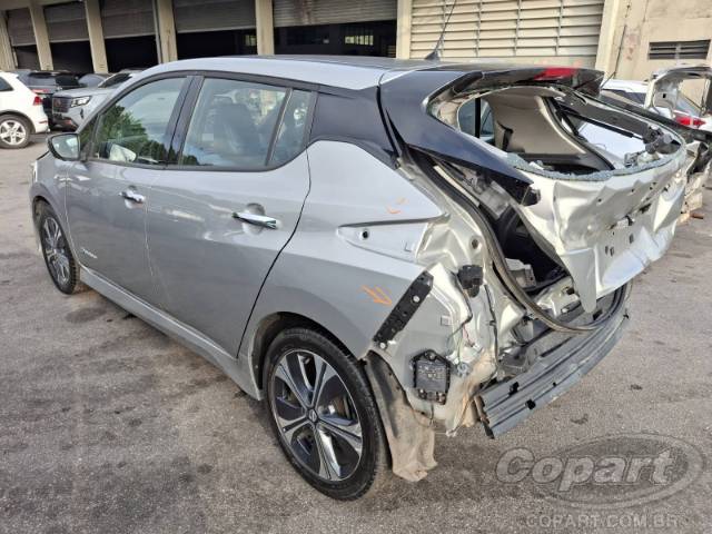 2022 NISSAN LEAF 