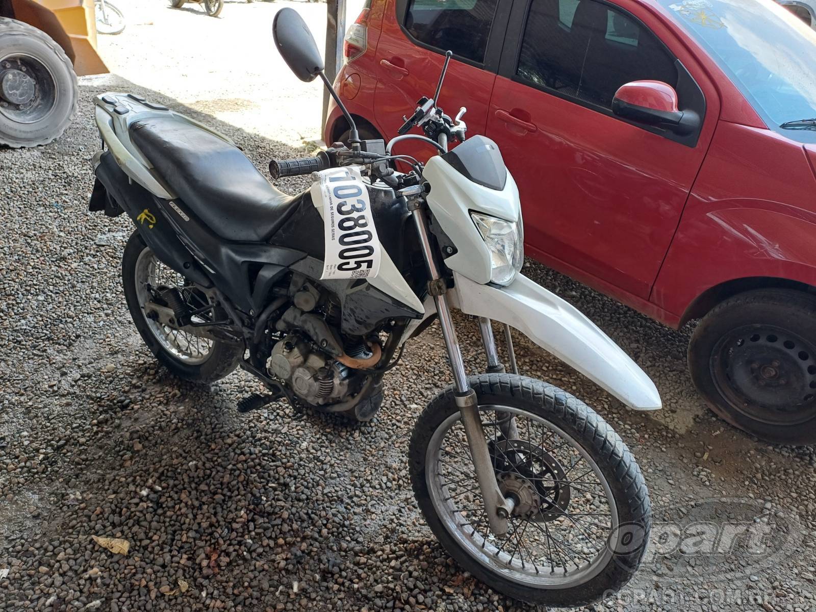 Honda NXR 160 2015 em leilão