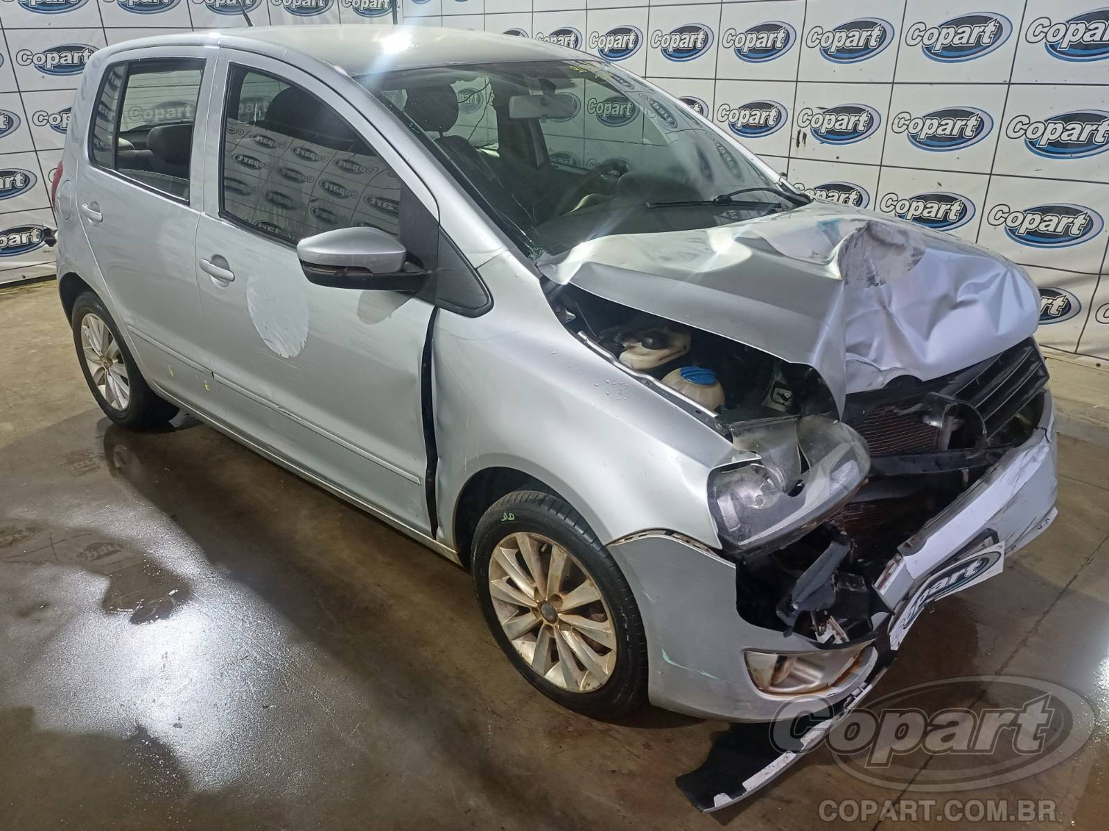 Veículo VW - VolksWagen Fox Volkswagen Fox 1.0 Total Flex 2011 Médio Dano Frontal 2011 em leilão