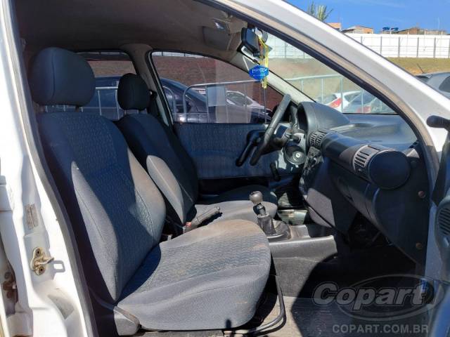 2001 CHEVROLET CORSA 