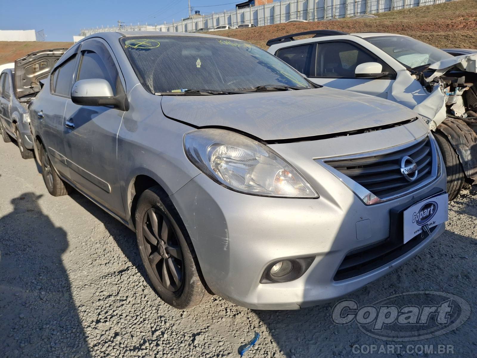 Nissan Versa SL 1.6 16V 2014 Colisão