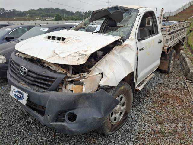 2015 TOYOTA HILUX CS 
