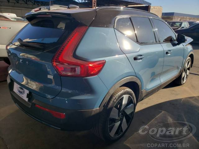 2023 VOLVO XC40 