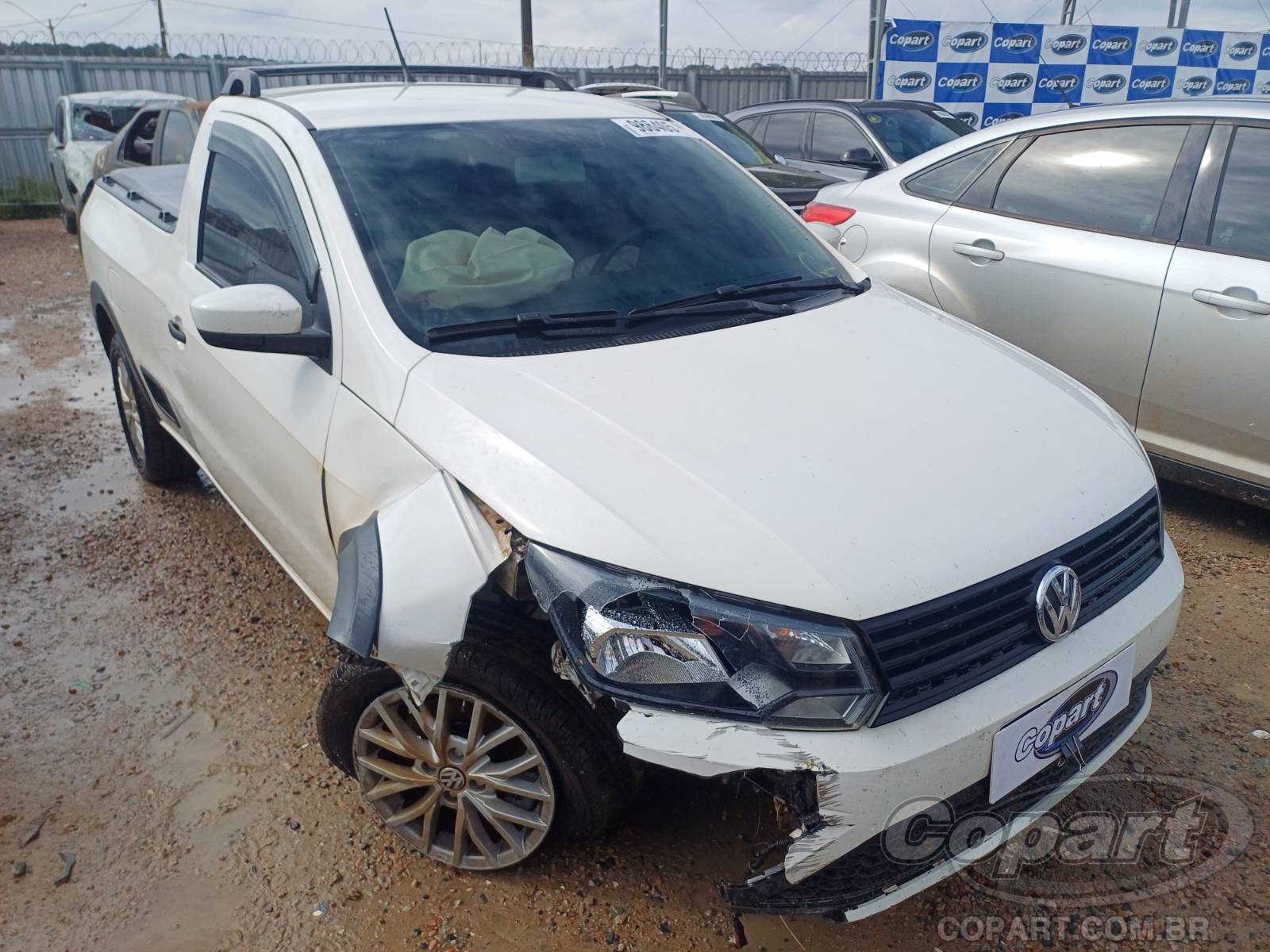 Volkswagen Saveiro Robust 1.6 16V MSI 2023 Médio Dano Frontal