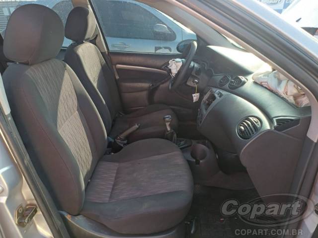 2006 FORD FOCUS SEDAN 