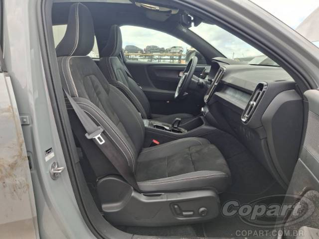 2024 VOLVO C40 