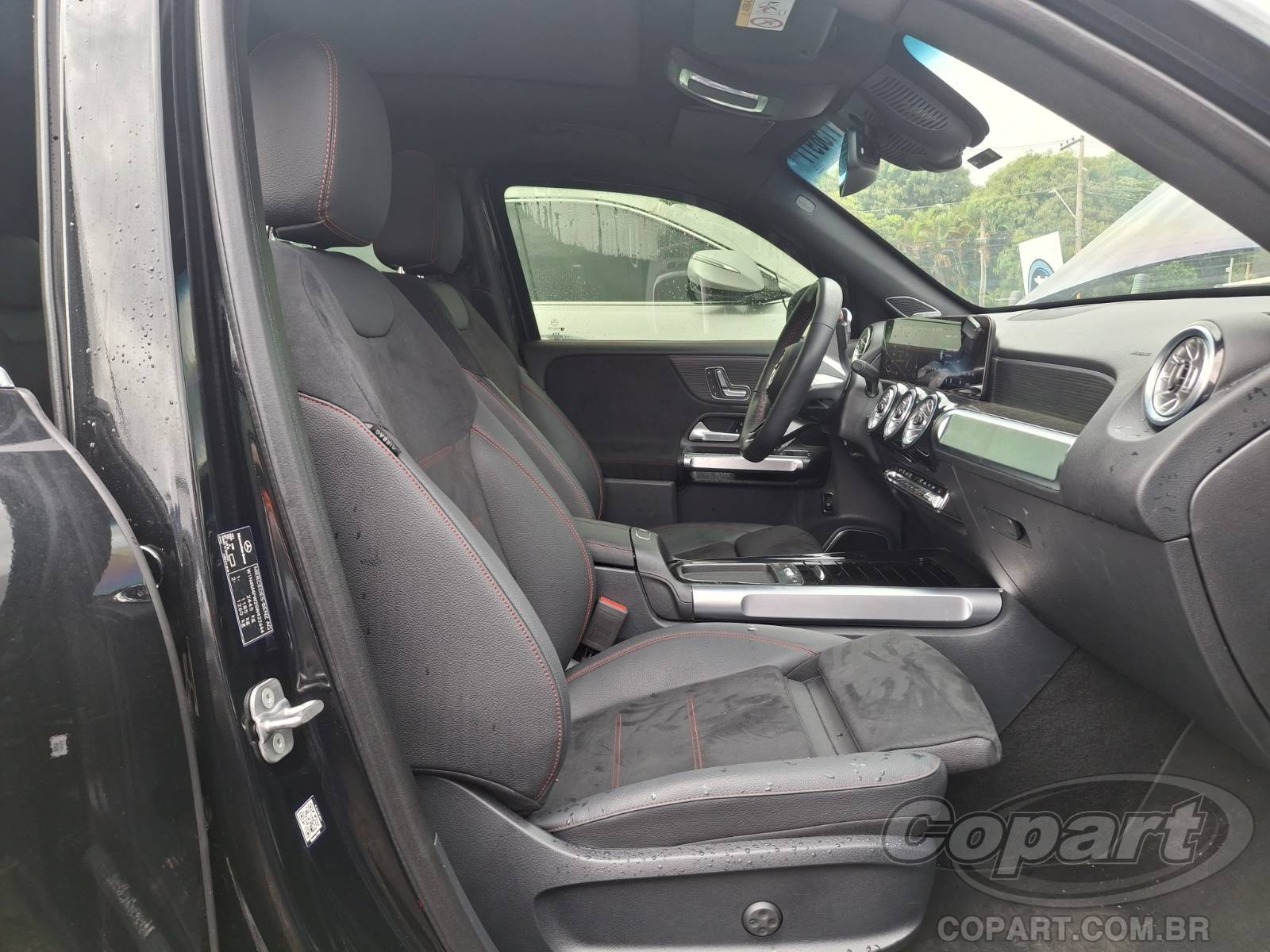 2025 MERCEDES BENZ GLB — foto 5 de 10