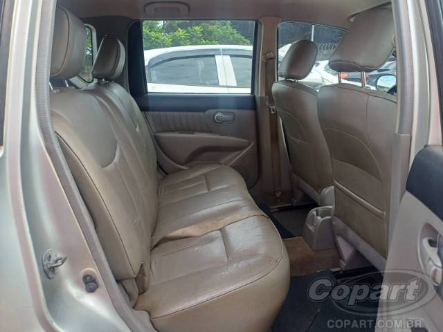 2011 NISSAN LIVINA 