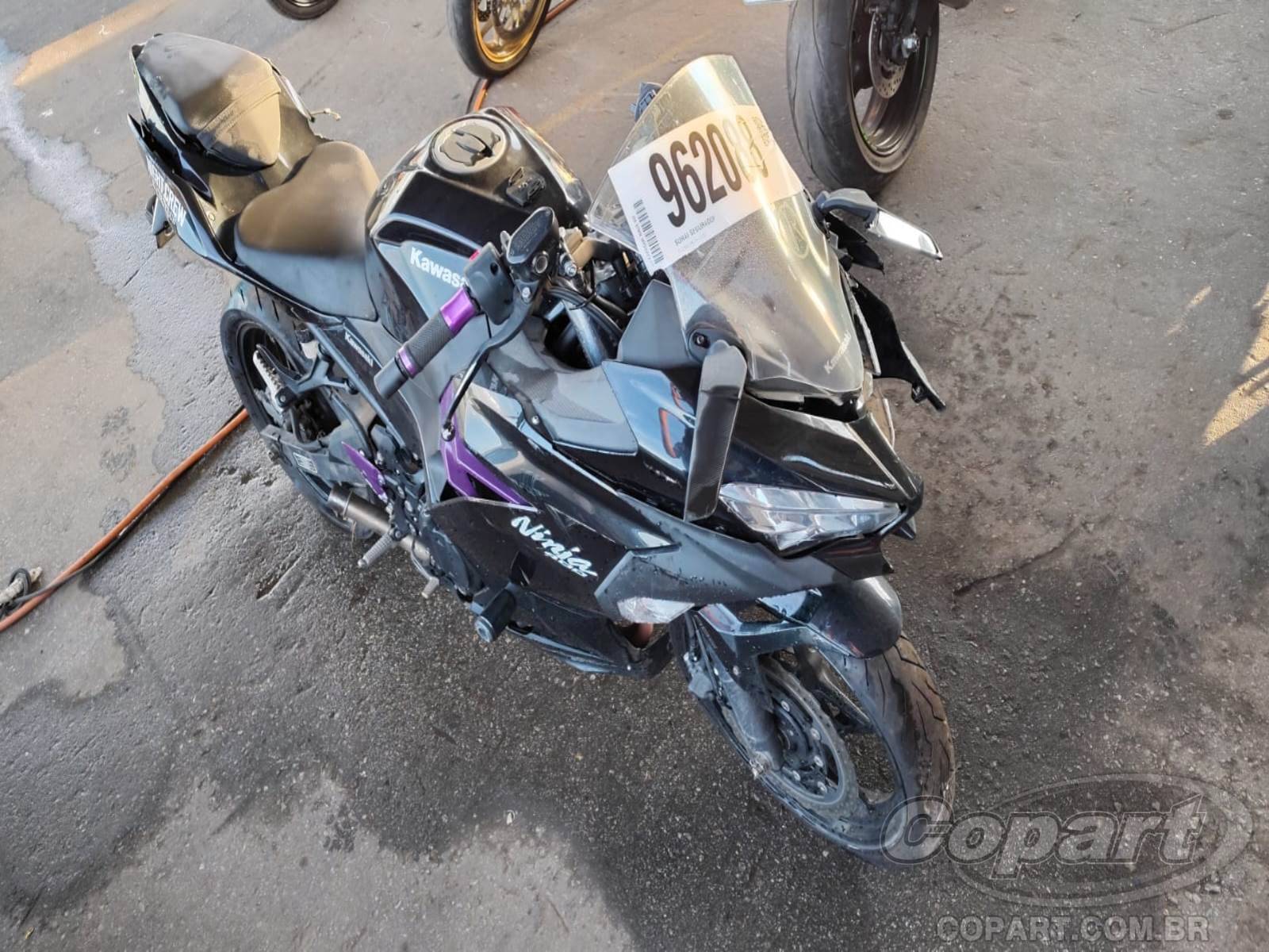 Veículo KAWASAKI Ninja Kawasaki Ninja 400 2020 Pequena Monta 2020 em leilão