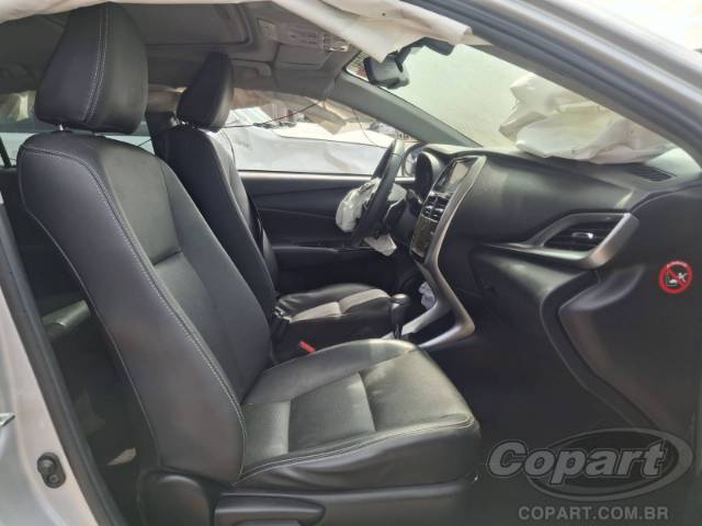 2021 TOYOTA YARIS SEDA 