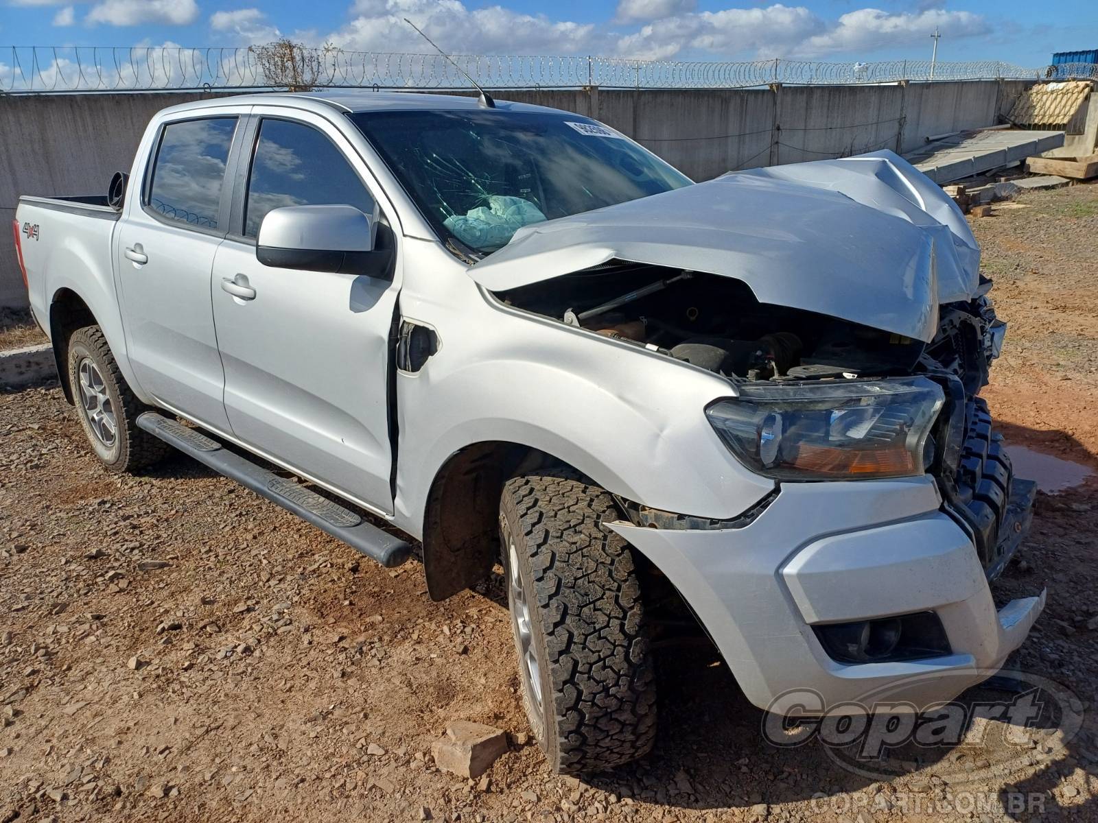 Veículo FORD Ranger Ford Ranger CD XLS AT 2.2 Duratorq 2019 Médio Dano Frontal 2019 em leilão